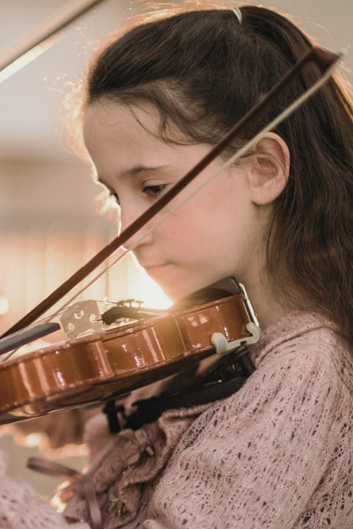 Ιδιαίτερα μαθήματα βιολιού: Ποια ηλικία είναι η πιο κατάλληλη για να ξεκινήσει ένα παιδί να μαθαίνει