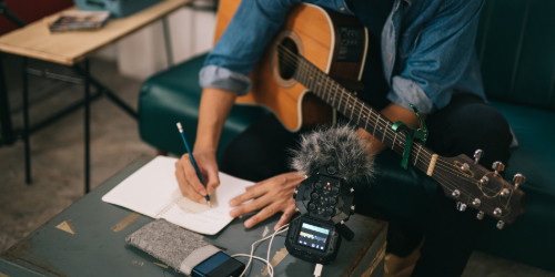 Πώς να φτιάξω μουσική: Ένας απλός οδηγός για να ξεκινήσετε το μουσικό σας ταξίδι