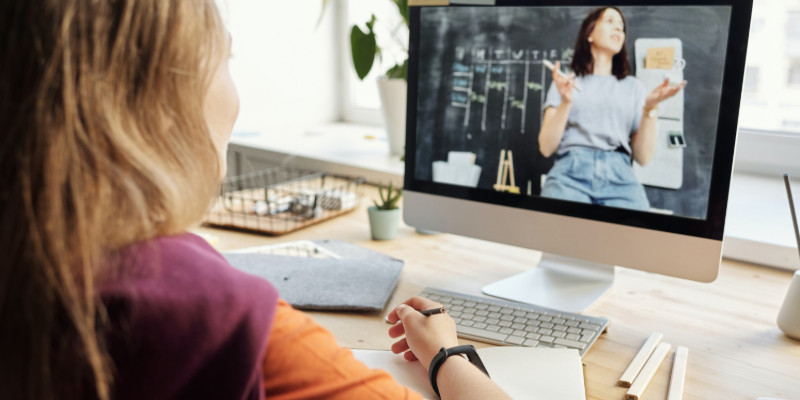 Online ιδιαίτερα μαθήματα: τα 4 σημαντικότερα πλεονεκτήματα που προσφέρουν