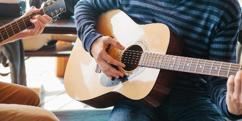8 λόγοι για να ξεκινήσετε μαθήματα κιθάρας