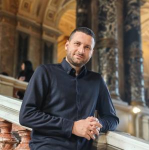 Πονηρός Αδαμάντιος - Δάσκαλος Ευρωπαϊκής Μουσικής στο instateacher.gr