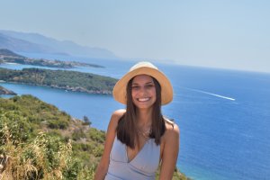 Κωνσταντίνα Λιάτσου - Καθηγήτρια Νεοελληνικής Λογοτεχνίας στο instateacher.gr