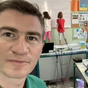 Καραμπάσης Γιώργος - Καθηγητής Δημοτικού στο instateacher.gr