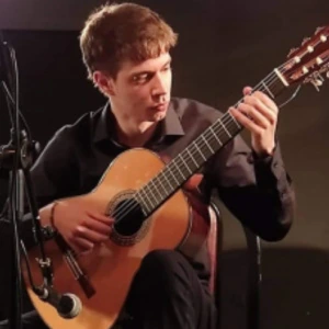 Τρικαλίωτης Τριαντάφυλλος - Δάσκαλος Ηλεκτρικής Κιθάρας στο instateacher.gr