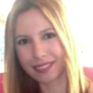 Julie K. - Καθηγήτρια ΑΟΘ (Οικονομικής Θεωρίας) στο instateacher.gr