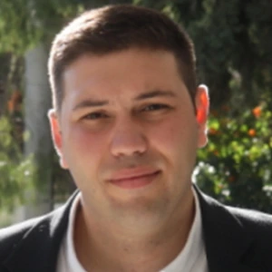 Καμπρογιάννης Μάνος - Καθηγητής Δημιουργικής Γραφής στο instateacher.gr