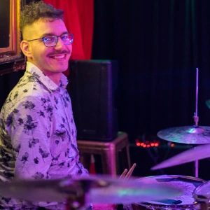 Μούχλιας Χρήστος - Δάσκαλος Drums στο instateacher.gr