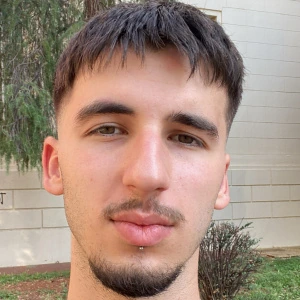 Καρνέζης Ιωάννης - Καθηγητής Ιστορίας στο instateacher.gr