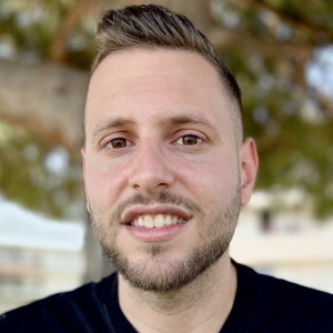 Λιόγκας Γιώργος - Καθηγητής Αγορών Χρήματος και Κεφαλαίου στο instateacher.gr