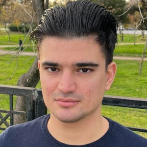 Χασιώτης Γιάννης - Καθηγητής Python στο instateacher.gr