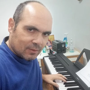 Αντωνάκης Άγγελος - Δάσκαλος Μονωδίας στο instateacher.gr