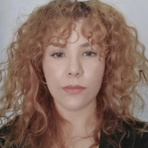 Ιατρού Δανάη - Καθηγήτρια Αγγλικών στο instateacher.gr