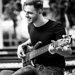 Ρέβελας Γιώργος - Δάσκαλος Μπάσου στο instateacher.gr