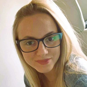 Καραμπούλα Αιμιλία - Καθηγήτρια Έκθεσης στο instateacher.gr