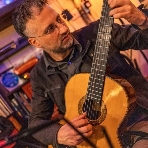 Ρωμανός Βασίλειος  - Δάσκαλος Κιθάρας στο instateacher.gr