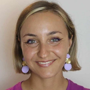 Τσακνάκη Κατερίνα - Καθηγήτρια Αγγλικών στο instateacher.gr