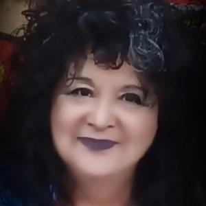 Γουρτσουλίδου Χριστίνα - Καθηγήτρια Αγγλικών στο instateacher.gr