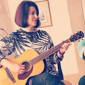 Πέικου Μαργαρίτα - Δασκάλα Ακουστικής Κιθάρας στο instateacher.gr