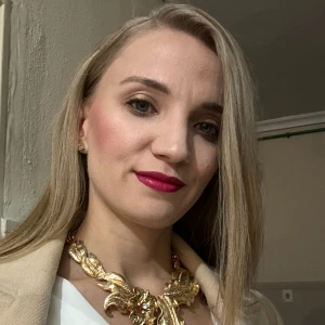 Memet Emine - Καθηγήτρια Τουρκικών στο instateacher.gr