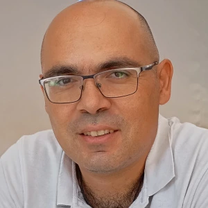 Αντωνάκης Άγγελος - Δάσκαλος Μονωδίας στο instateacher.gr