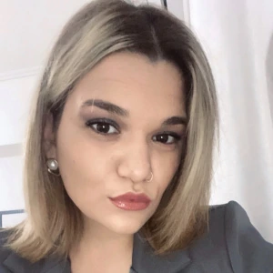 Ζαχαριά Εύη - Καθηγήτρια Έκθεσης στο instateacher.gr