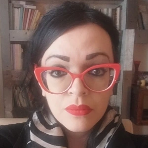 Χανδρινού Κατερίνα - Καθηγήτρια Έκθεσης στο instateacher.gr