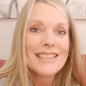 Halliday Debra Ann - Καθηγήτρια Αγγλικών στο instateacher.gr