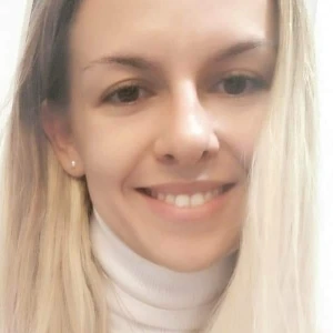 Βρυνιώτη Γαρυφαλιά - Καθηγήτρια Έκθεσης στο instateacher.gr