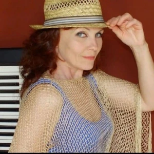 Κολιεσούκ Ελπίδα - Δασκάλα Αρμονίου στο instateacher.gr