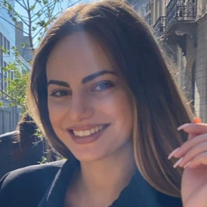 Ναυρόζογλου Παναγιώτα - Καθηγήτρια Πολιτικής Θεωρίας στο instateacher.gr