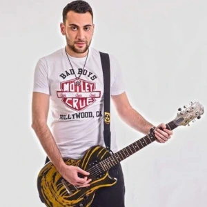 Ρωμανίδης Φώτης  - Δάσκαλος Ακουστικής Κιθάρας στο instateacher.gr