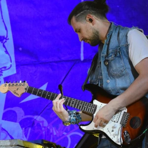 Λυμπεράκος Γιάννης - Δάσκαλος Ηλεκτρικής Κιθάρας στο instateacher.gr