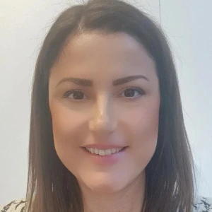 Θεμελή Ειρήνη - Καθηγήτρια Έκθεσης στο instateacher.gr