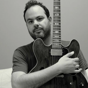 Χρυσομάλλης Μίμης - Δάσκαλος Ακουστικής Κιθάρας στο instateacher.gr