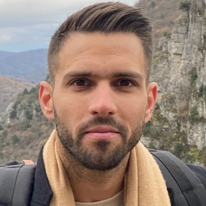 Αντώνης Τηνιακός - Καθηγητής Δημοτικού στο instateacher.gr