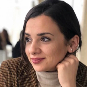 Καραγιωργάκη Χρυσή - Καθηγήτρια Έκθεσης στο instateacher.gr