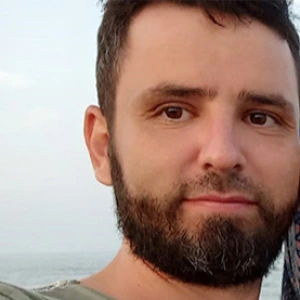 Τζενγκίζ Ρ. - Καθηγητής Δομών Δεδομένων στο instateacher.gr