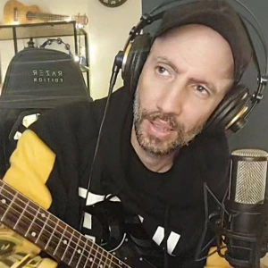 Ηλιόπουλος Mενέλαος - Δάσκαλος Ακουστικής Κιθάρας στο instateacher.gr