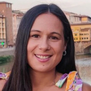 Καμπόλη Ελένη - Καθηγήτρια Έκθεσης στο instateacher.gr