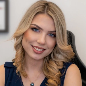 Ανθή Έλενα - Καθηγήτρια Marketing στο instateacher.gr