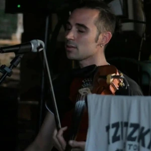 Λακιός Κρις - Δάσκαλος Μουσικής Θεωρίας στο instateacher.gr