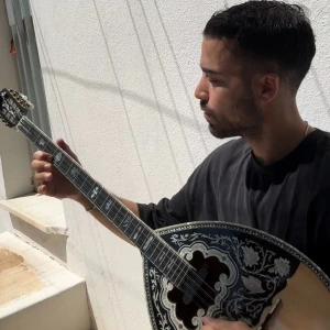 Θεοχάρης Πέτρος - Δάσκαλος Μπουζουκιού στο instateacher.gr