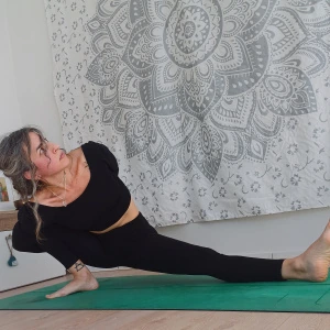 Καζαντζόγλου Ελίνα - Δασκάλα Yoga στο instateacher.gr