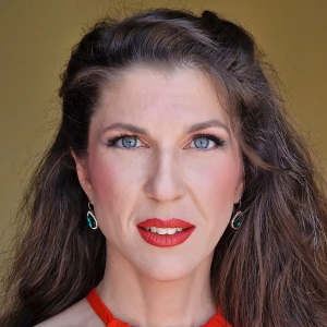 Λιάκουρη Βάσια - Δασκάλα Μονωδίας στο instateacher.gr