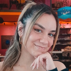 Μπουμπούση Μαρία - Καθηγήτρια Έκθεσης στο instateacher.gr