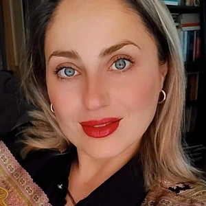 Ζαρδούκα Πηνελόπη - Καθηγήτρια Έκθεσης στο instateacher.gr