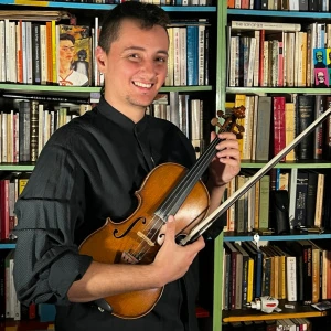 Μάνδραλης Φοίβος - Δάσκαλος Μουσικής Θεωρίας στο instateacher.gr