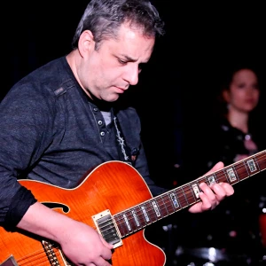 Σκουτέρης Θεοδώρος - Δάσκαλος Ηλεκτρικής Κιθάρας στο instateacher.gr