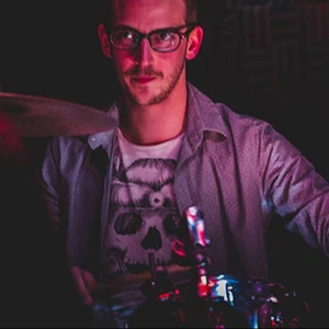 Χλιούρας Χρήστος - Δάσκαλος Drums στο instateacher.gr