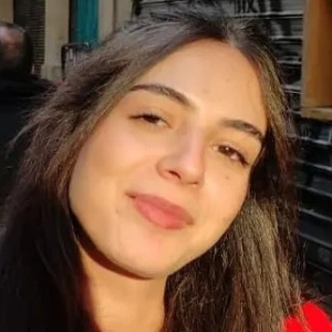 Καραμπελιά Μαρία - Καθηγήτρια Έκθεσης στο instateacher.gr